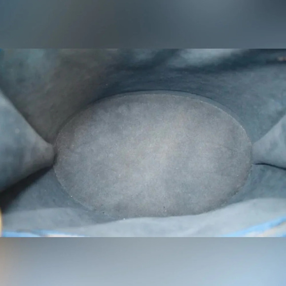 Louis Vuitton Toledo Blue Epi Cluny Bag - Picture 10 of 16